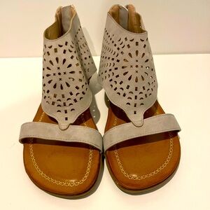 2 Lips Too Sandals Grey Women’s Size 7.5m